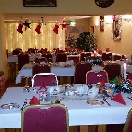 The Wolf Dog Tavern Guest house *