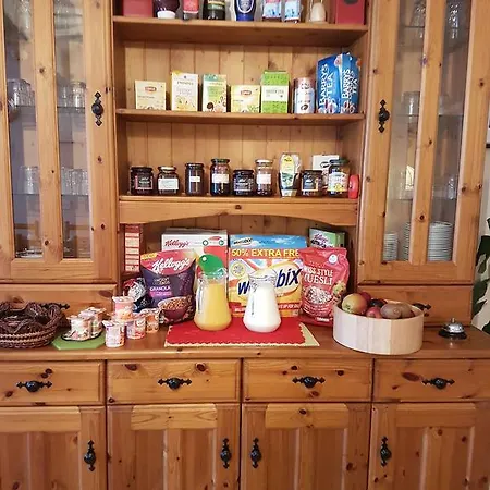The Wolf Dog Tavern بيت ضيافة Killala