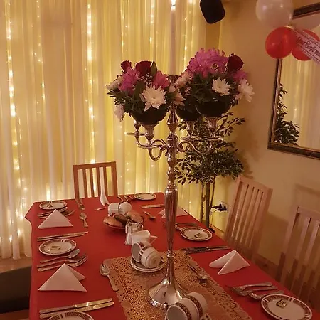 The Wolf Dog Tavern بيت ضيافة