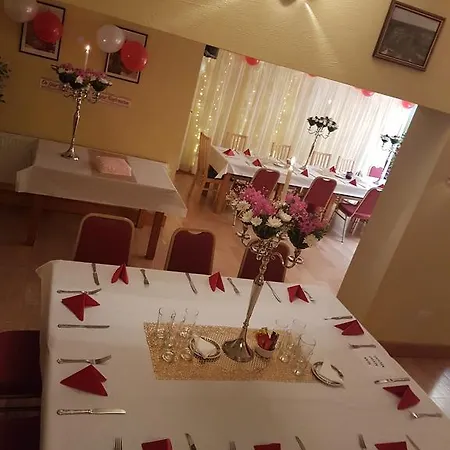 The Wolf Dog Tavern بيت ضيافة