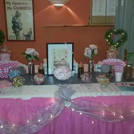 بيت ضيافة The Wolf Dog Tavern *
